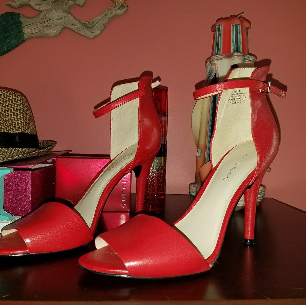 Bandolino red strappy sandals